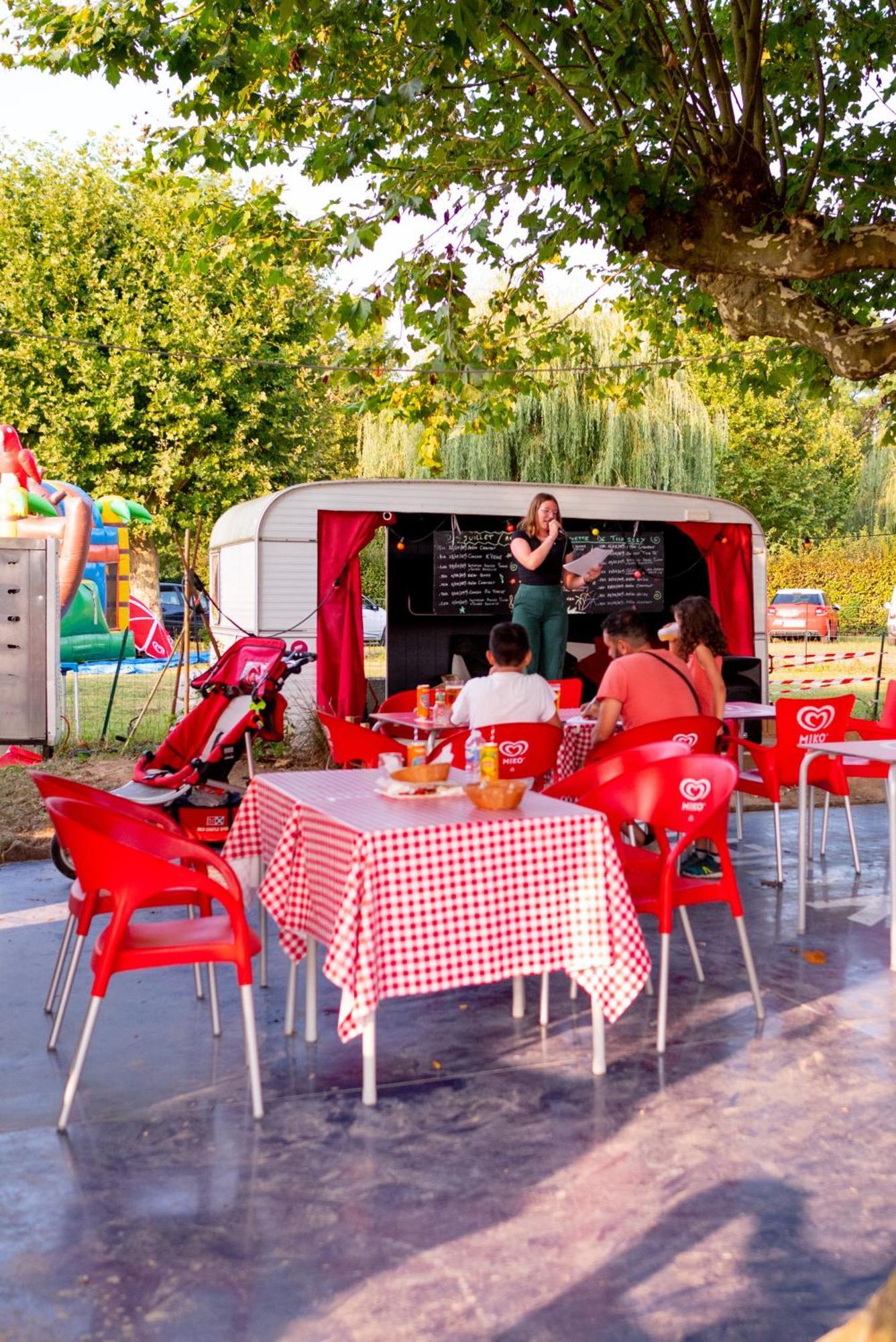 Camping De Thoissey *** Exterior foto